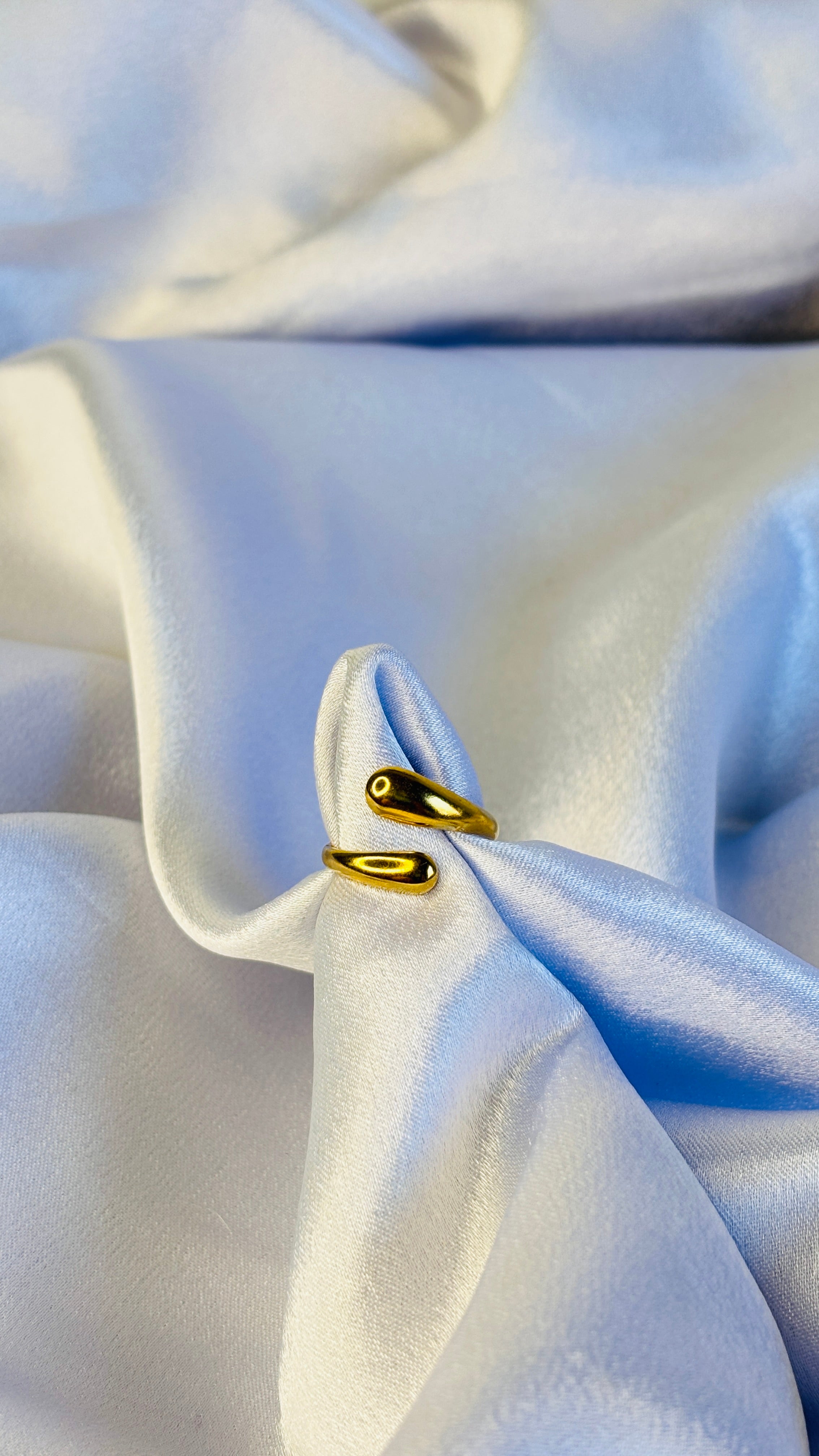 Twin droplet ring- gold ￼