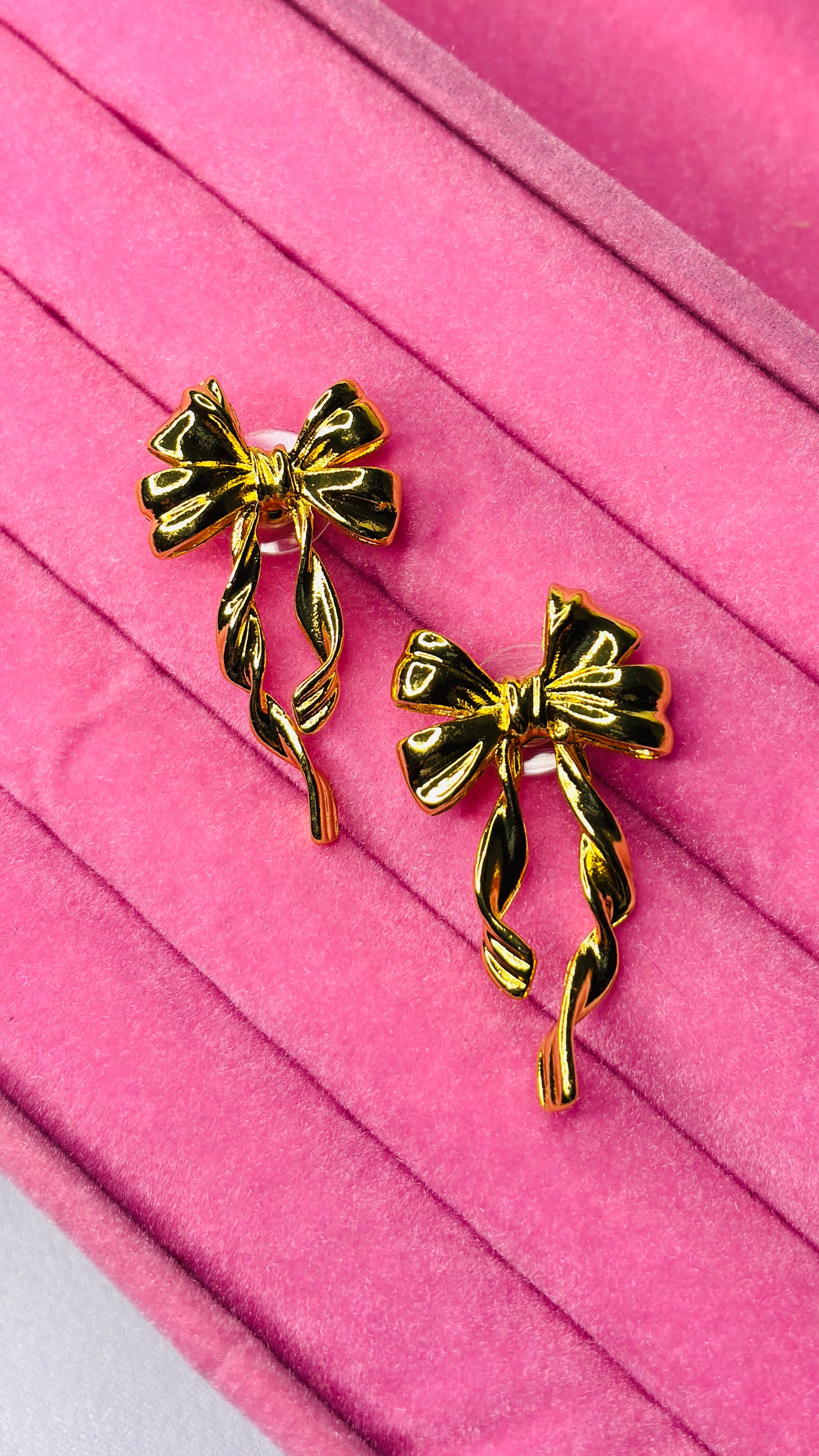 Gilded Ribbon Drops