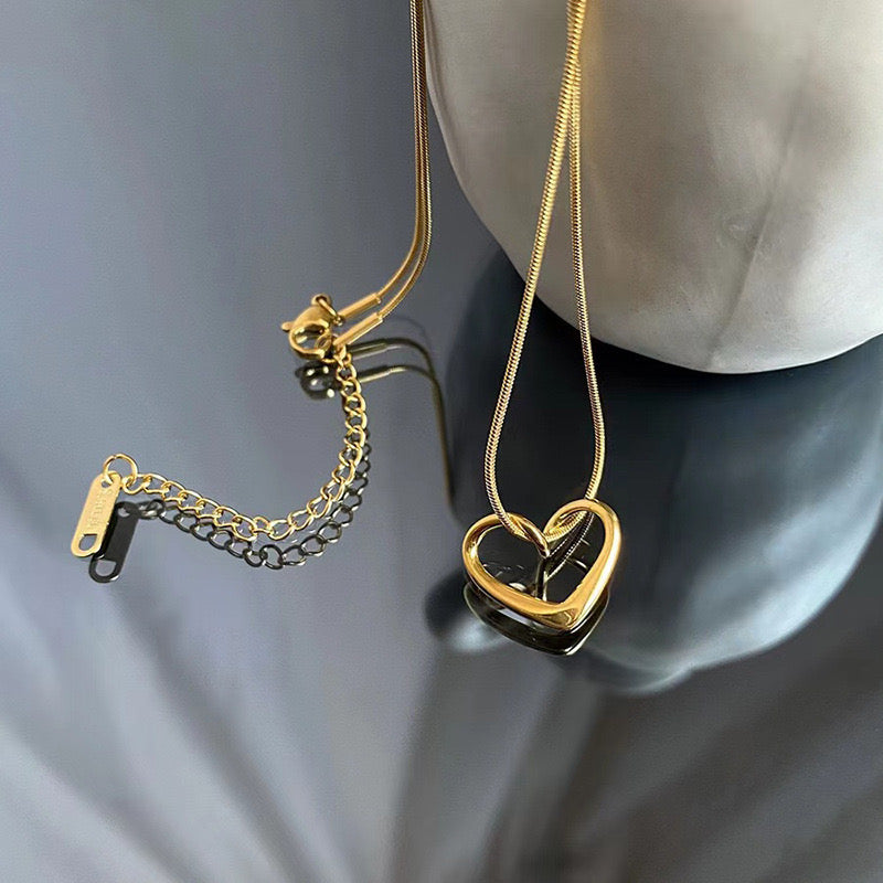 Knot of love- Gold necklace