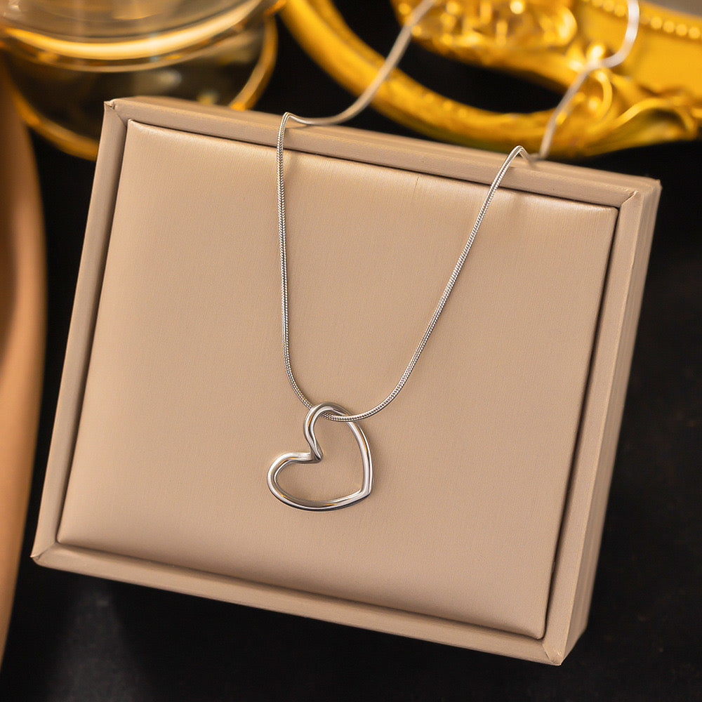 Knot of Love- Silver necklace