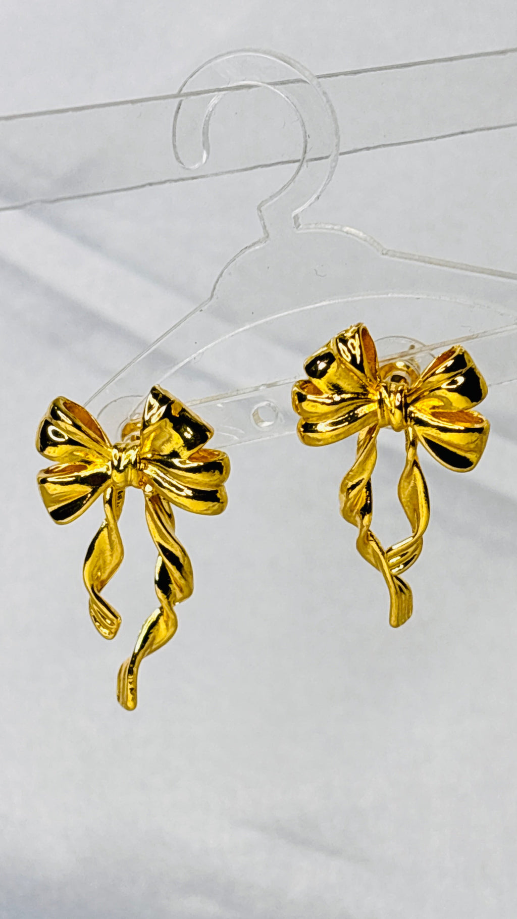 Gilded Ribbon Drops