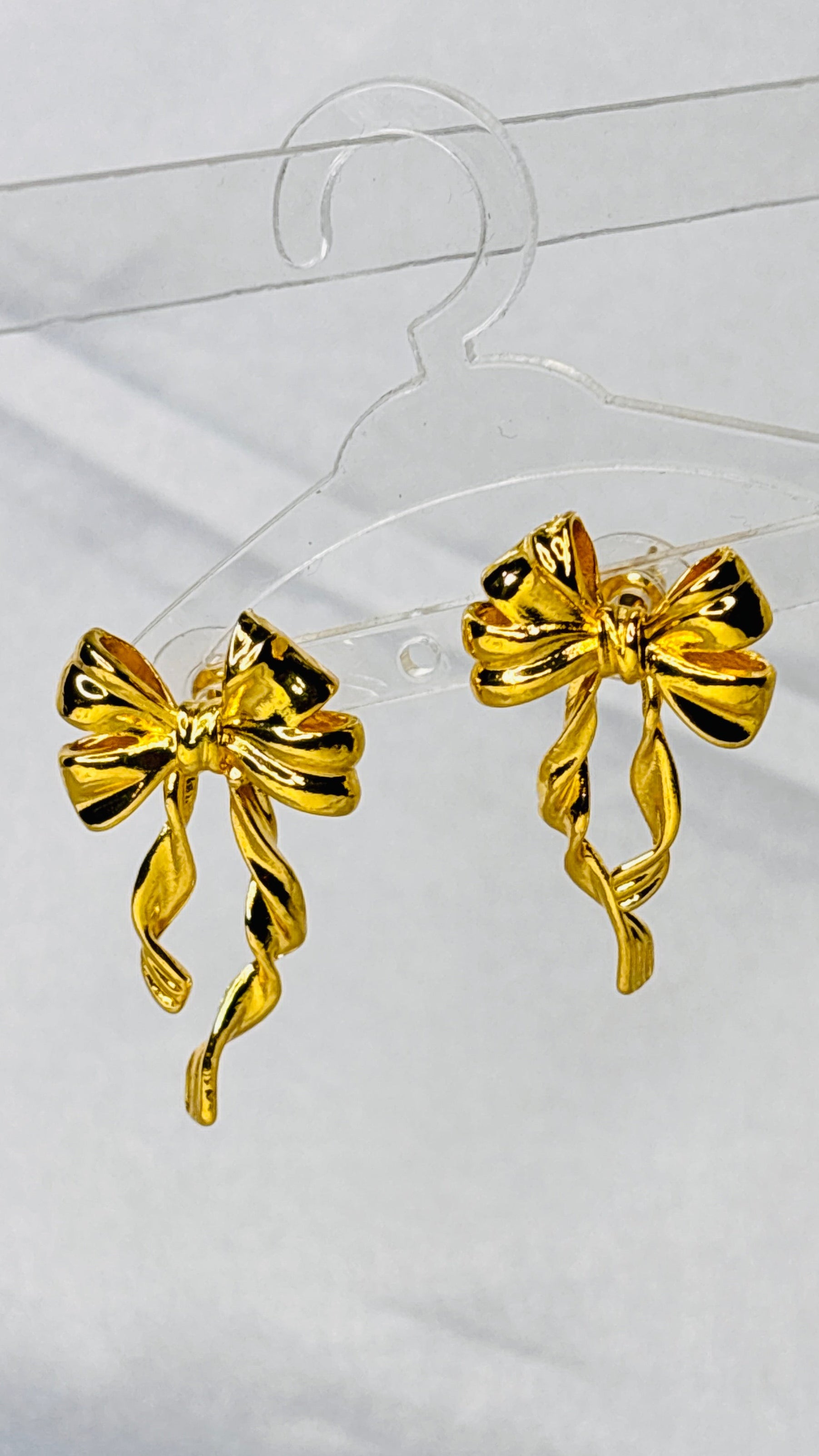 Gilded Ribbon Drops