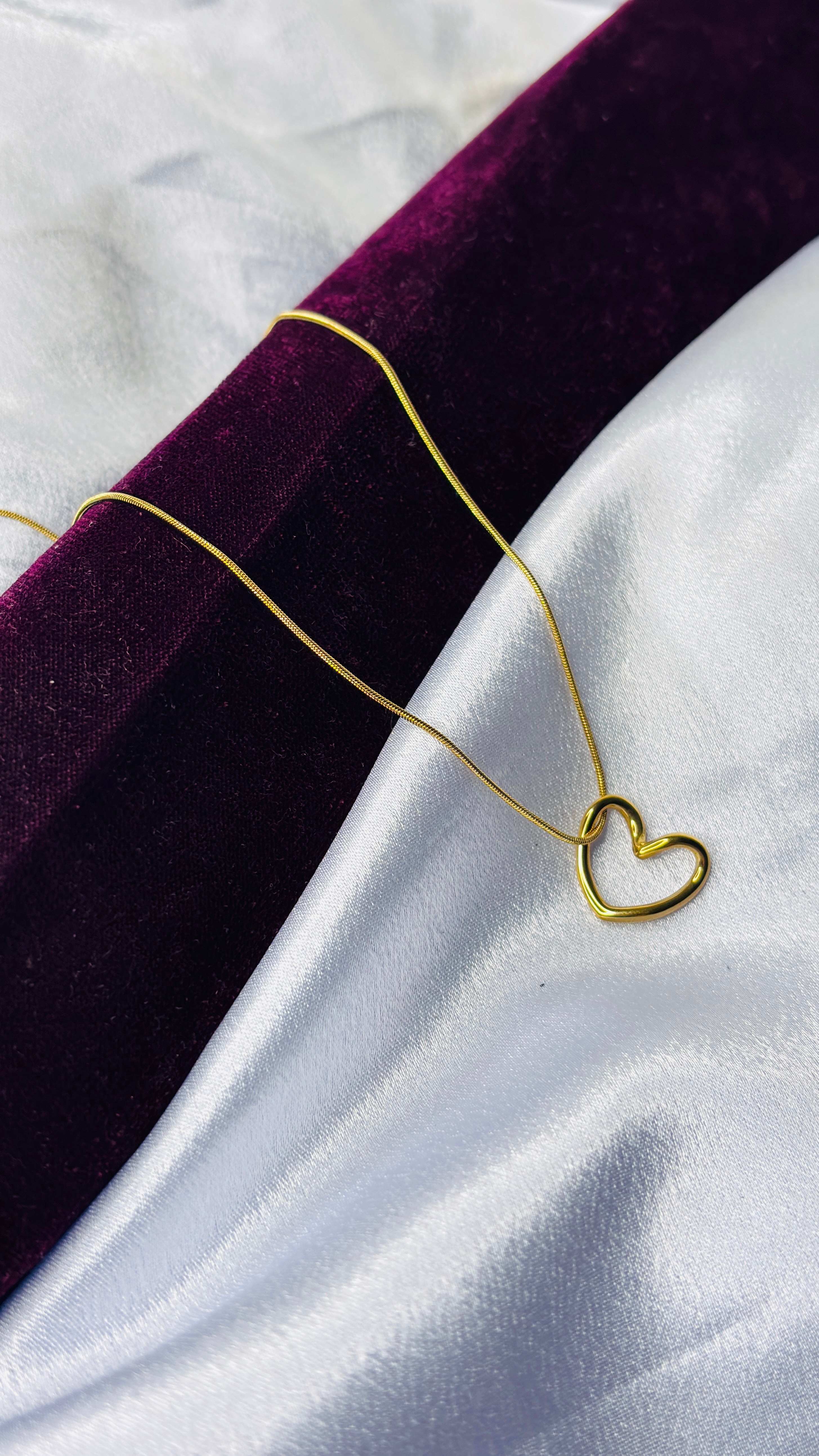 Knot of love- Gold necklace